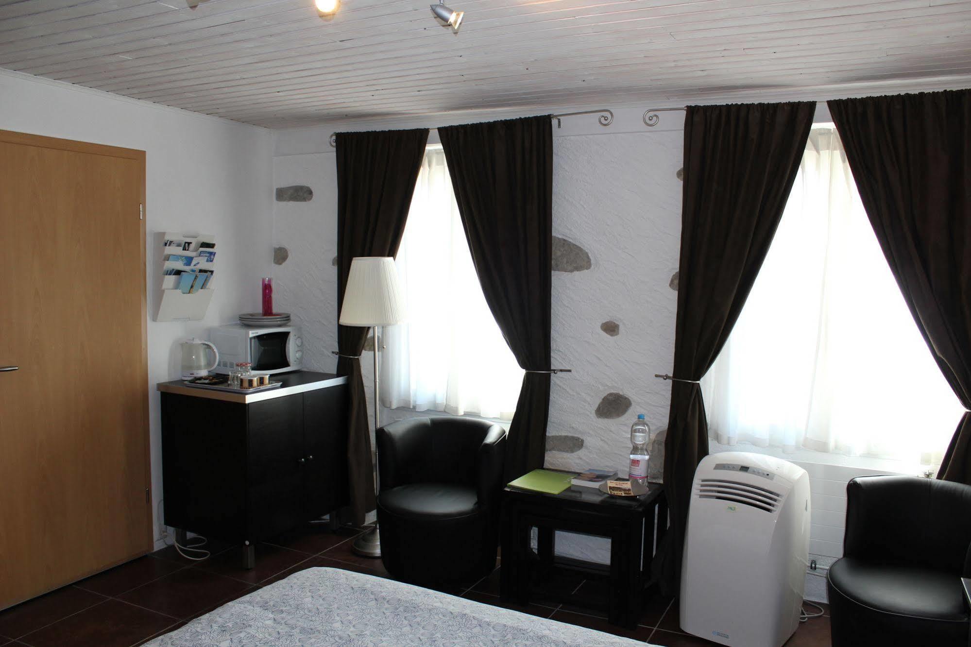 Au Coeur Du Vignoble Sur Bursins Bed & Breakfast Luaran gambar